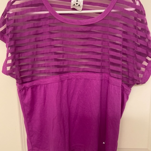 3 for 1 bundle. Size small mesh over shirts and plum leggings. - Picture 3 of 5